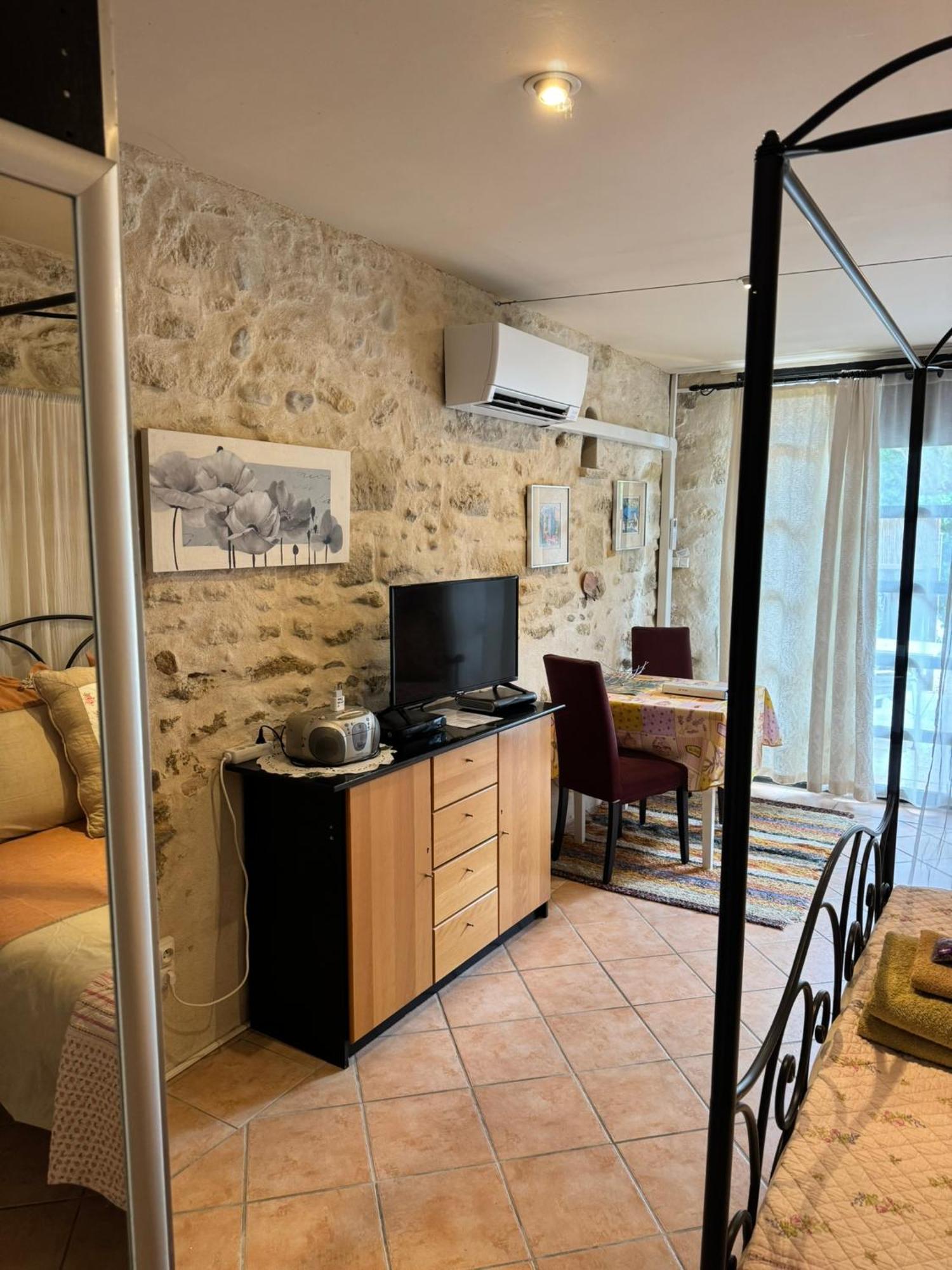 Mas Saint Antoine Apartment Rognonas Exterior photo