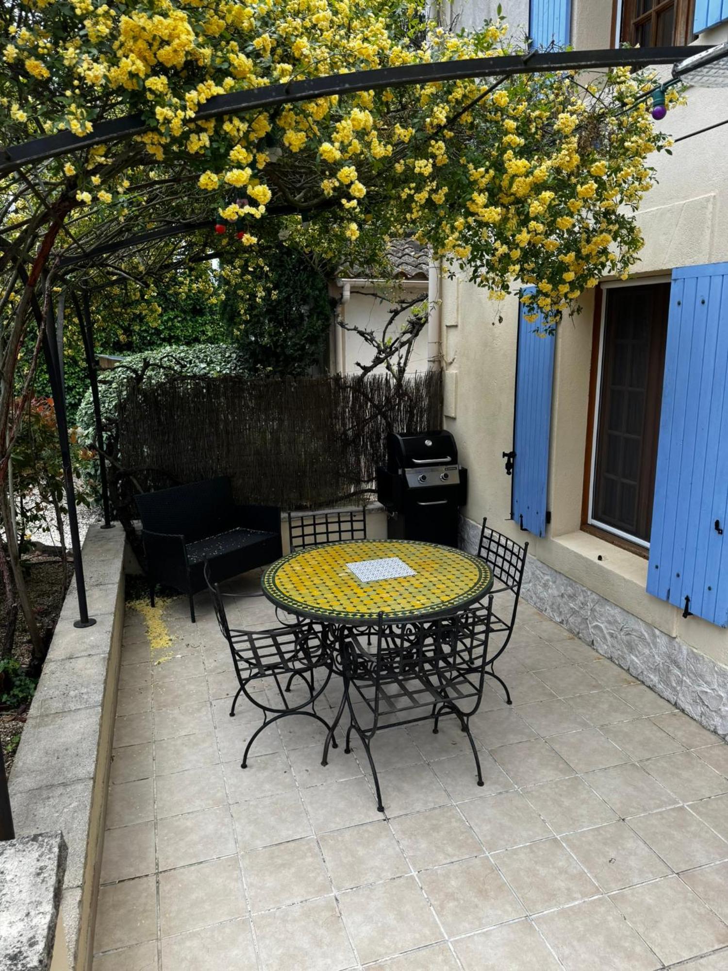 Mas Saint Antoine Apartment Rognonas Exterior photo