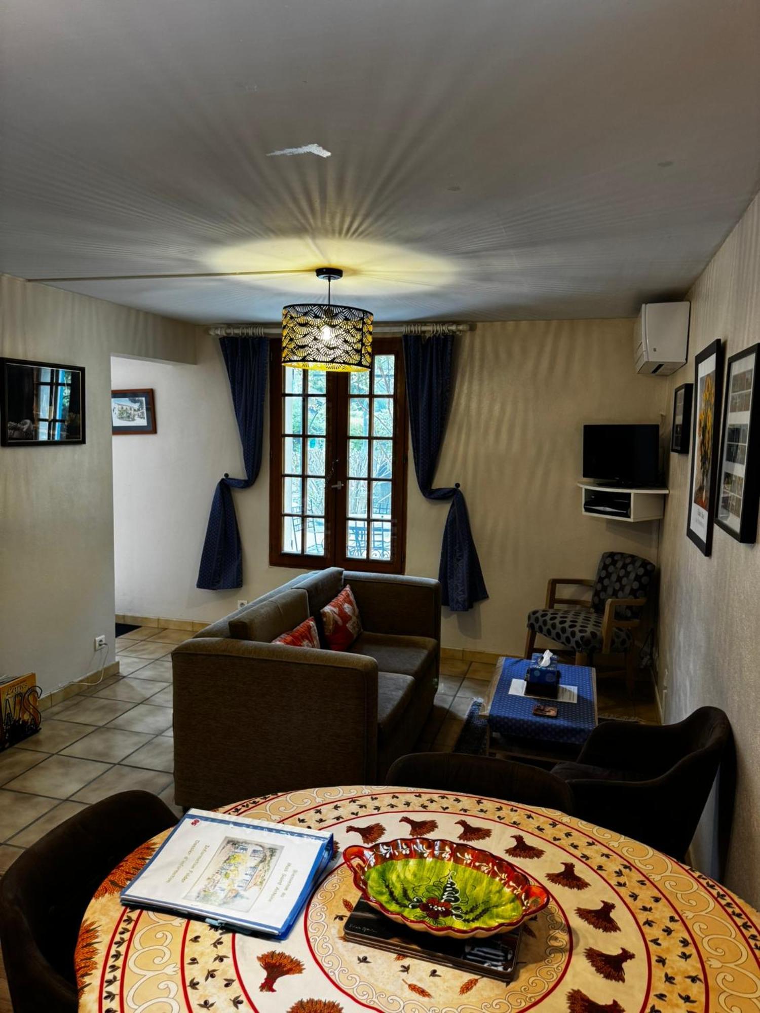 Mas Saint Antoine Apartment Rognonas Exterior photo